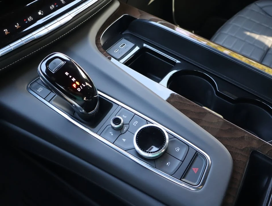 2024 Cadillac Escalade 5th Gen - Image 10 of 17