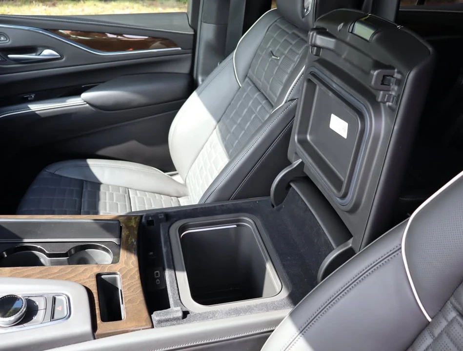 2024 Cadillac Escalade 5th Gen - Image 11 of 17