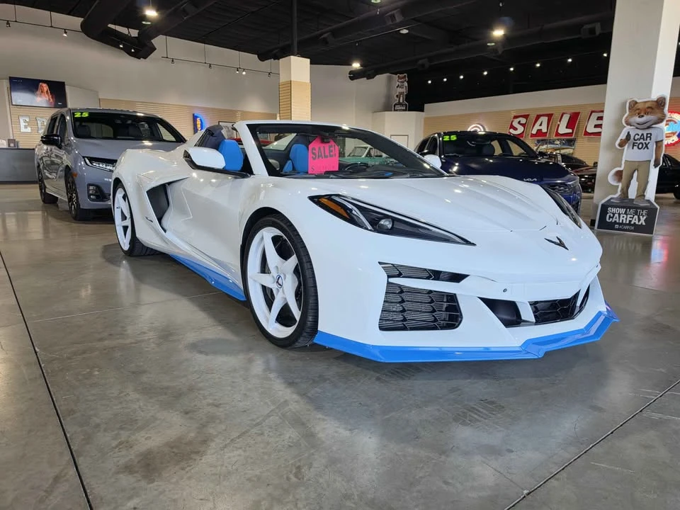 2024 Chevrolet Corvette C8 E-Ray - Image 6 of 8
