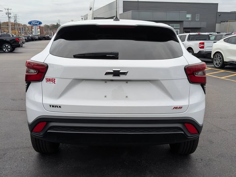 2024 Chevrolet Trax - Image 2 of 15