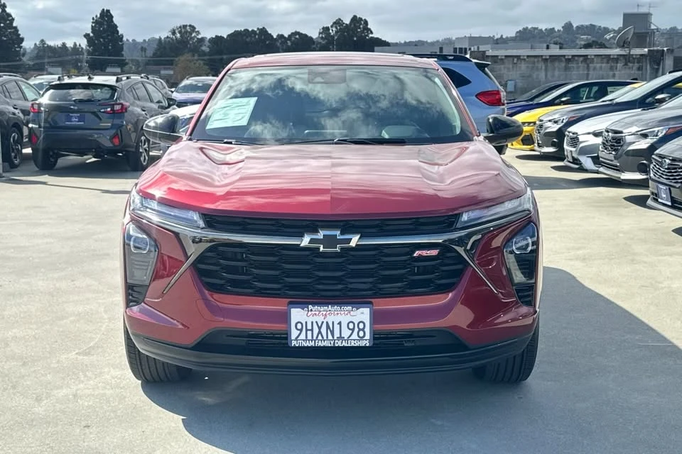 2024 Chevrolet Trax - Image 2 of 12