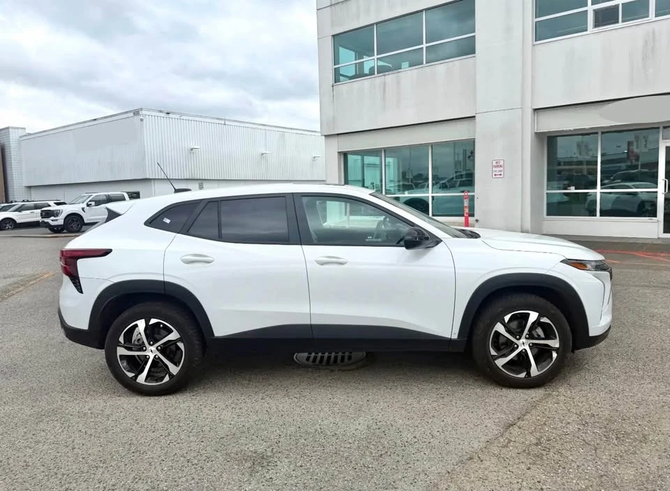 2024 Chevrolet Trax - Image 9 of 10