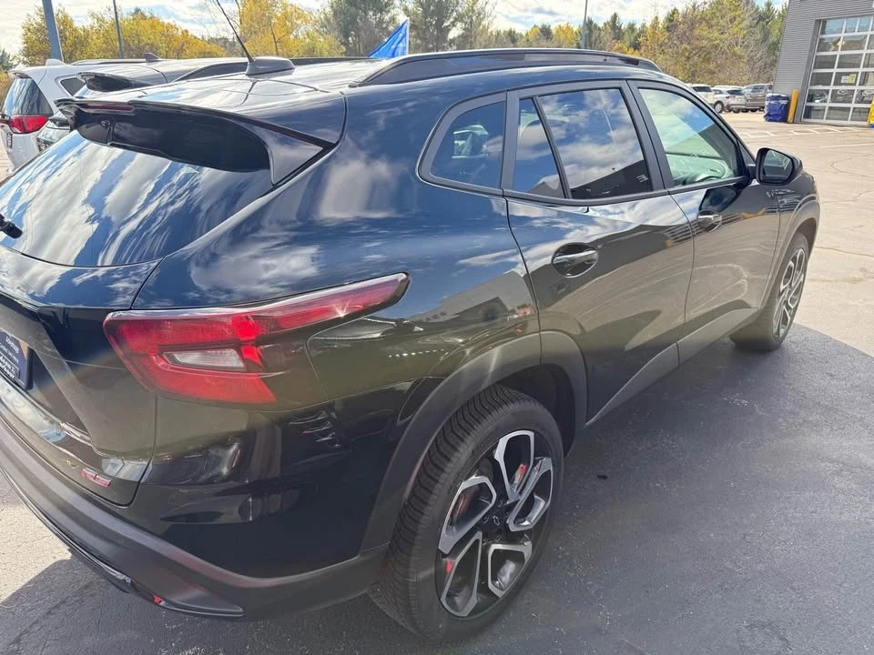 2024 Chevrolet Trax - Image 2 of 18