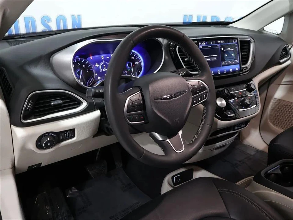 2024 Chrysler - Image 15 of 31