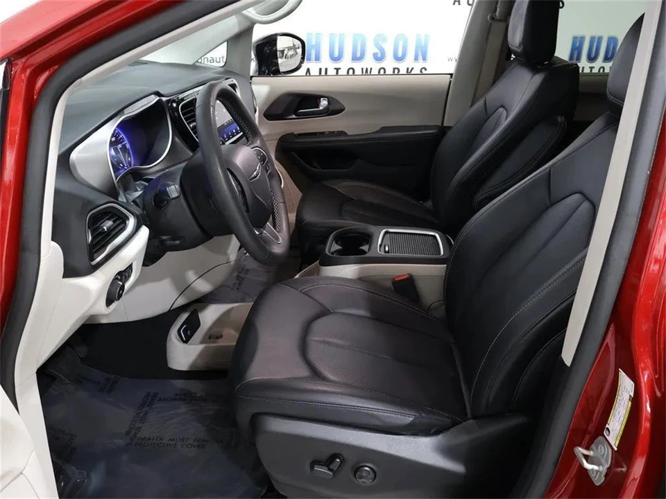 2024 Chrysler - Image 12 of 31