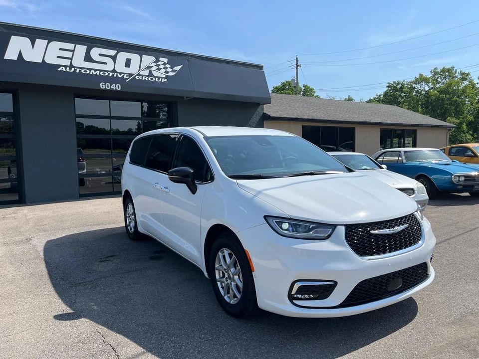 2024 Chrysler - Image 11 of 31
