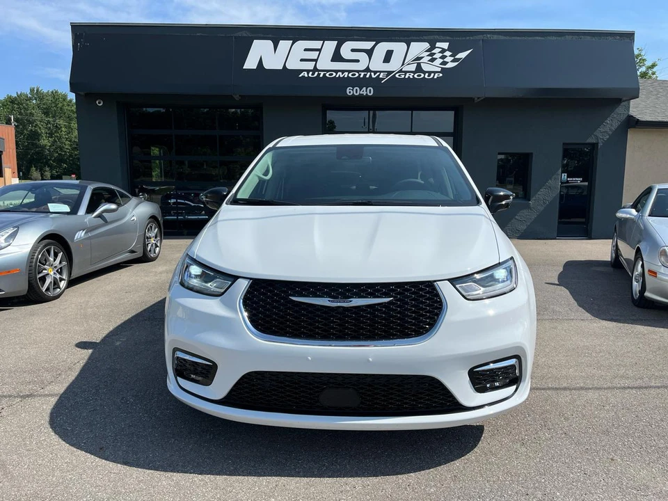 2024 Chrysler - Image 2 of 31