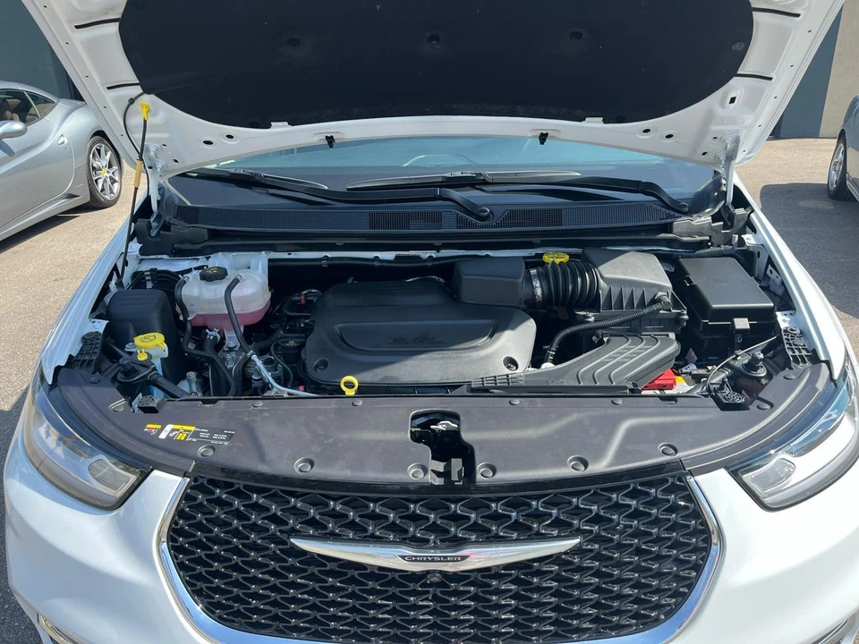 2024 Chrysler - Image 12 of 31