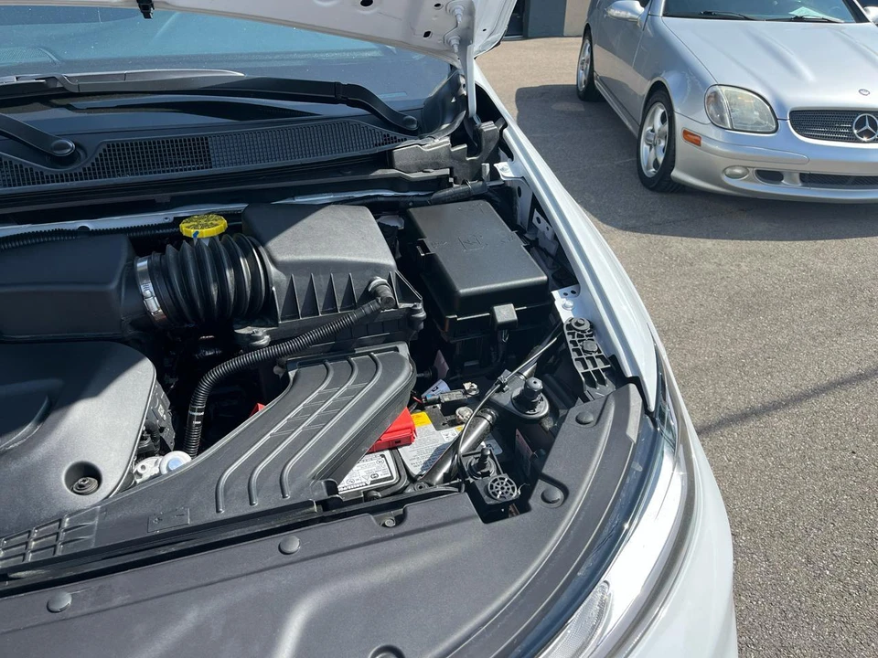 2024 Chrysler - Image 14 of 31