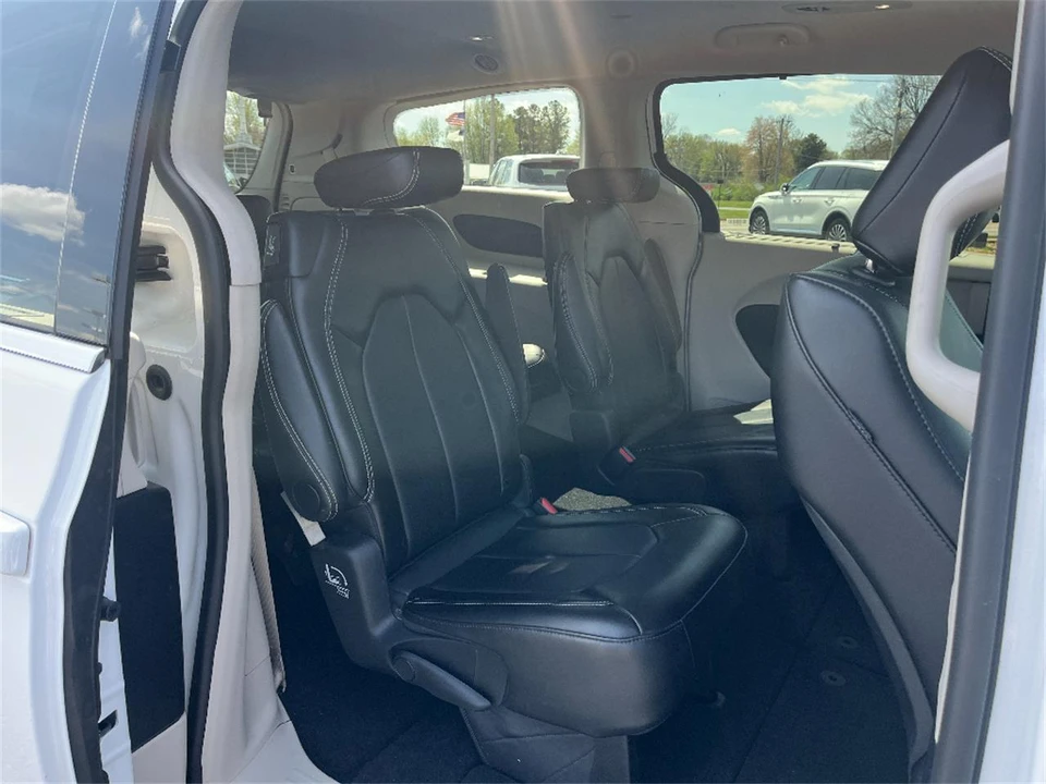 2024 Chrysler - Image 15 of 31