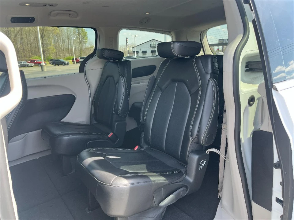 2024 Chrysler - Image 19 of 31