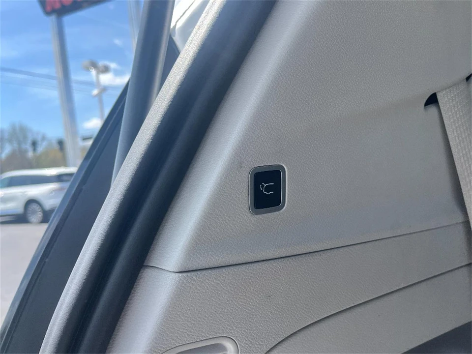 2024 Chrysler - Image 11 of 31