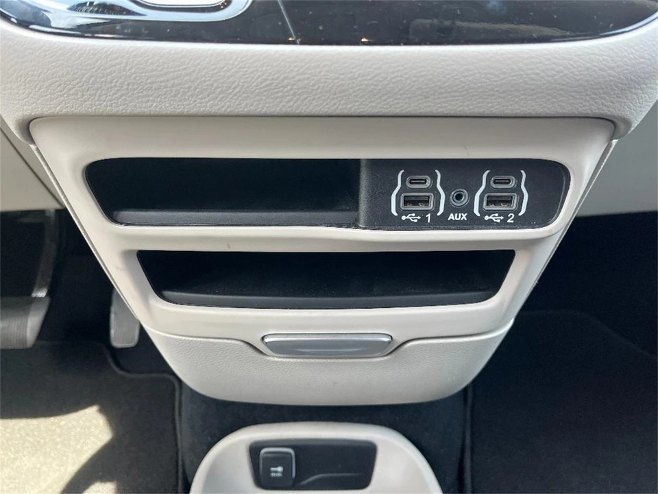 2024 Chrysler - Image 25 of 31
