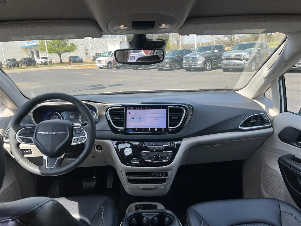 2024 Chrysler - Image 21 of 31
