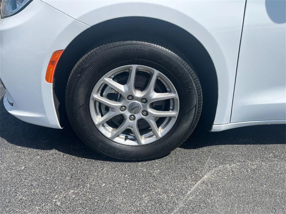 2024 Chrysler - Image 6 of 31