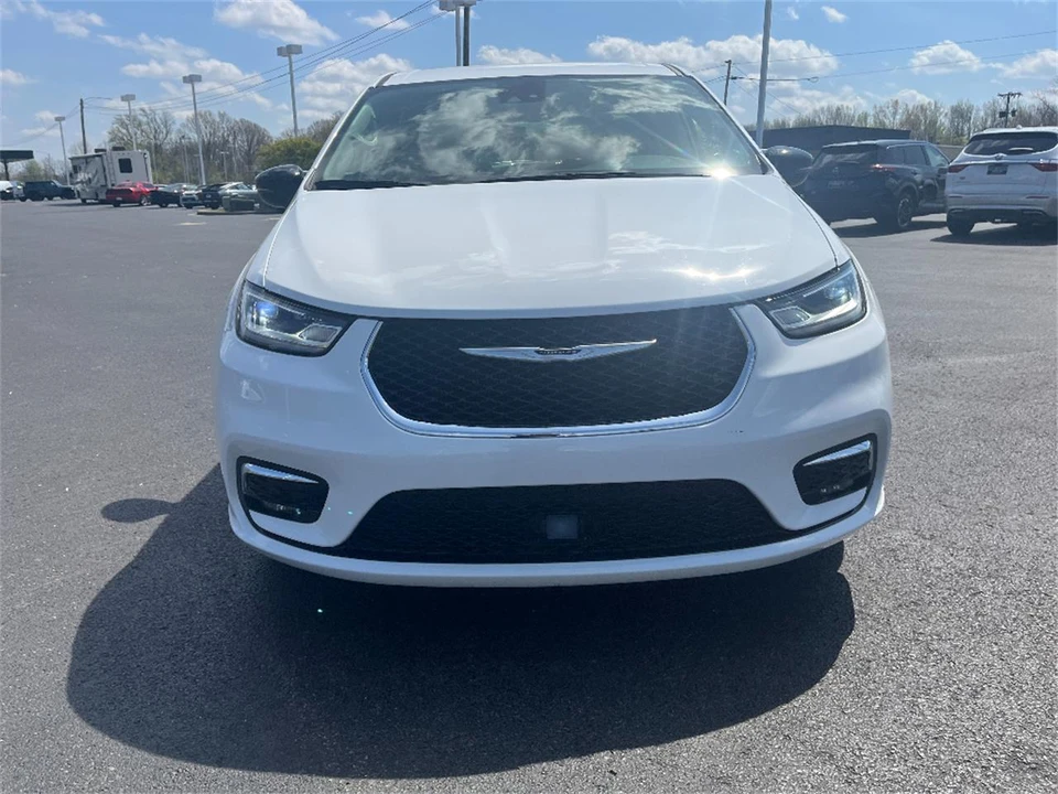 2024 Chrysler - Image 2 of 31