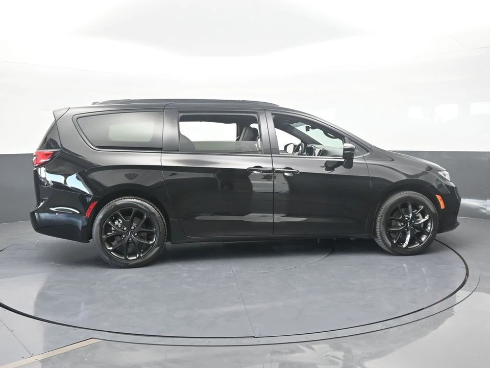 2024 Chrysler - Image 7 of 12