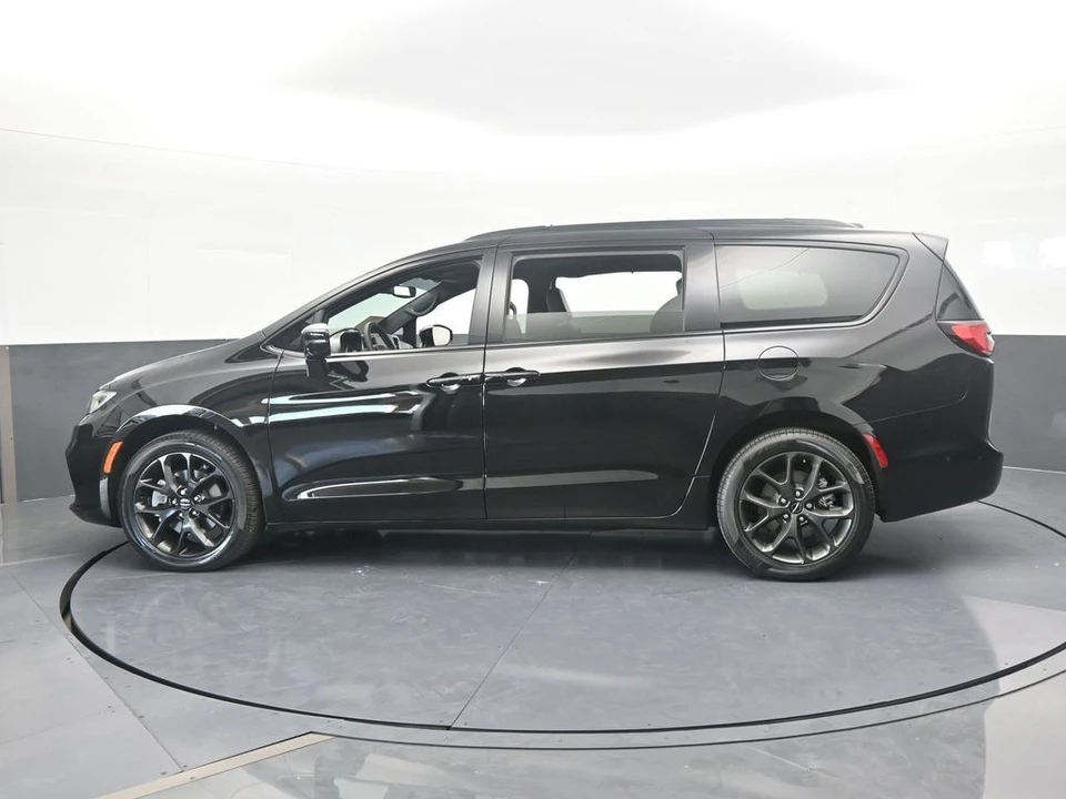 2024 Chrysler - Image 3 of 12