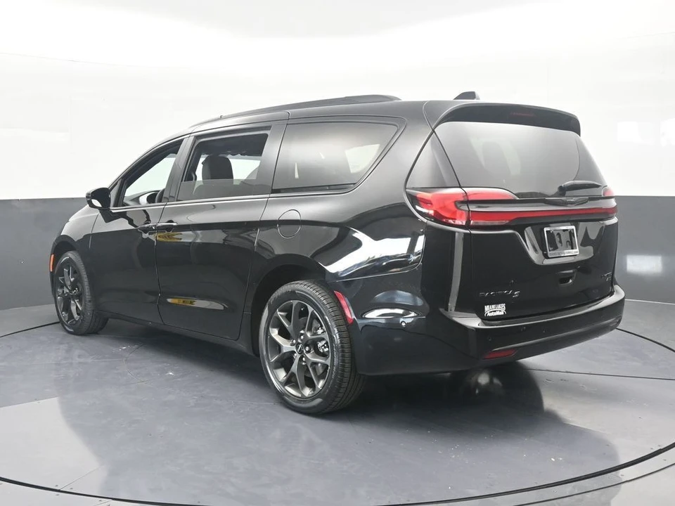 2024 Chrysler - Image 4 of 12