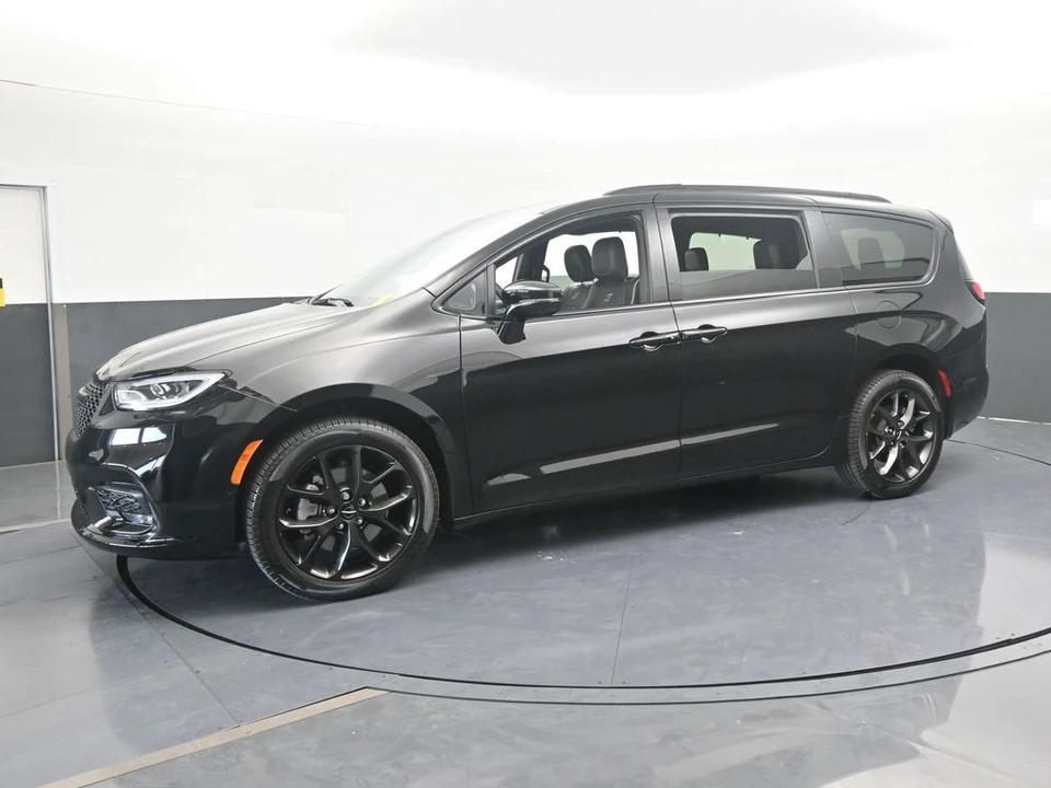2024 Chrysler - Image 2 of 12