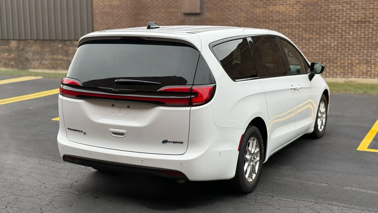 2024 Chrysler - Image 7 of 21