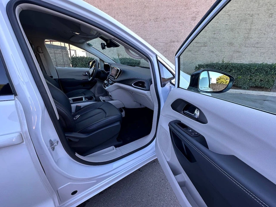 2024 Chrysler - Image 14 of 21