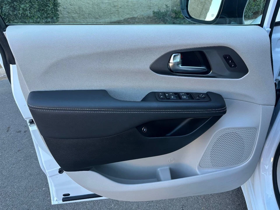 2024 Chrysler - Image 6 of 21