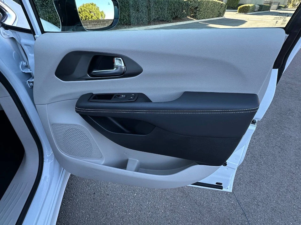 2024 Chrysler - Image 13 of 21