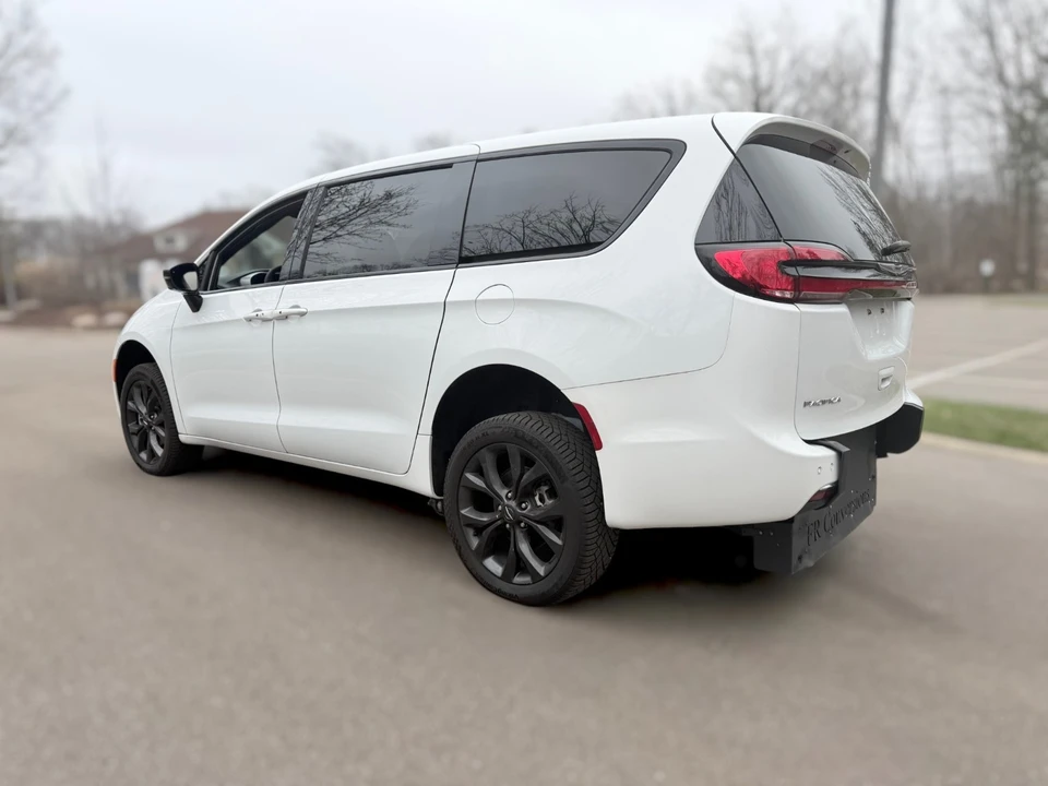 2024 Chrysler - Image 16 of 21