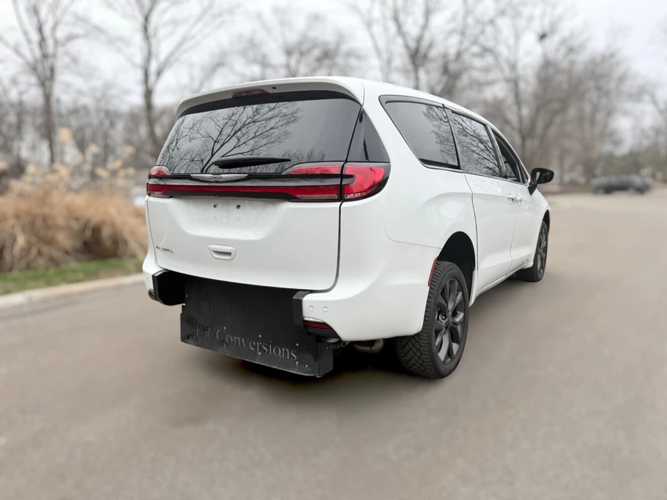 2024 Chrysler - Image 18 of 21