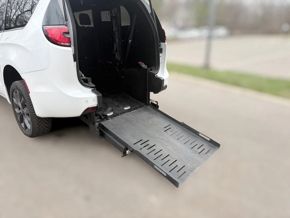 2024 Chrysler - Image 7 of 21