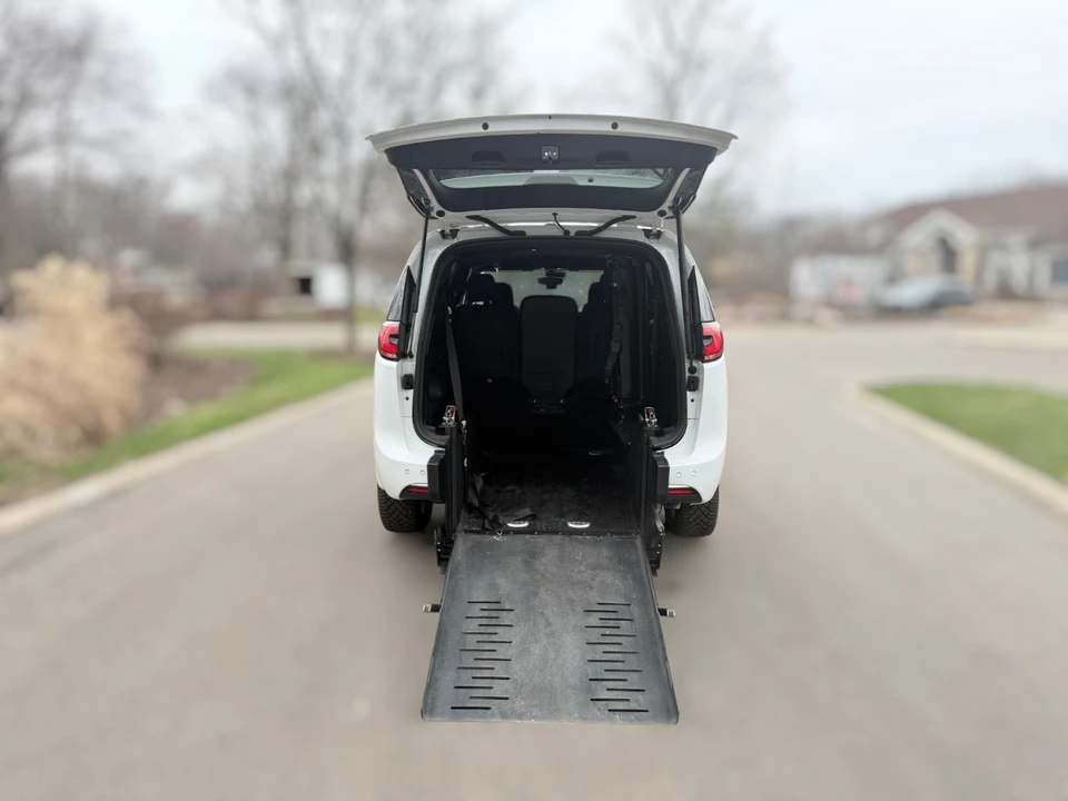 2024 Chrysler - Image 6 of 21