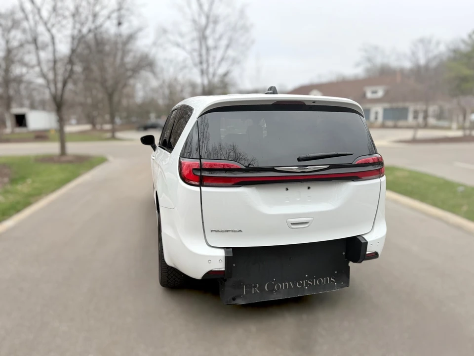 2024 Chrysler - Image 17 of 21