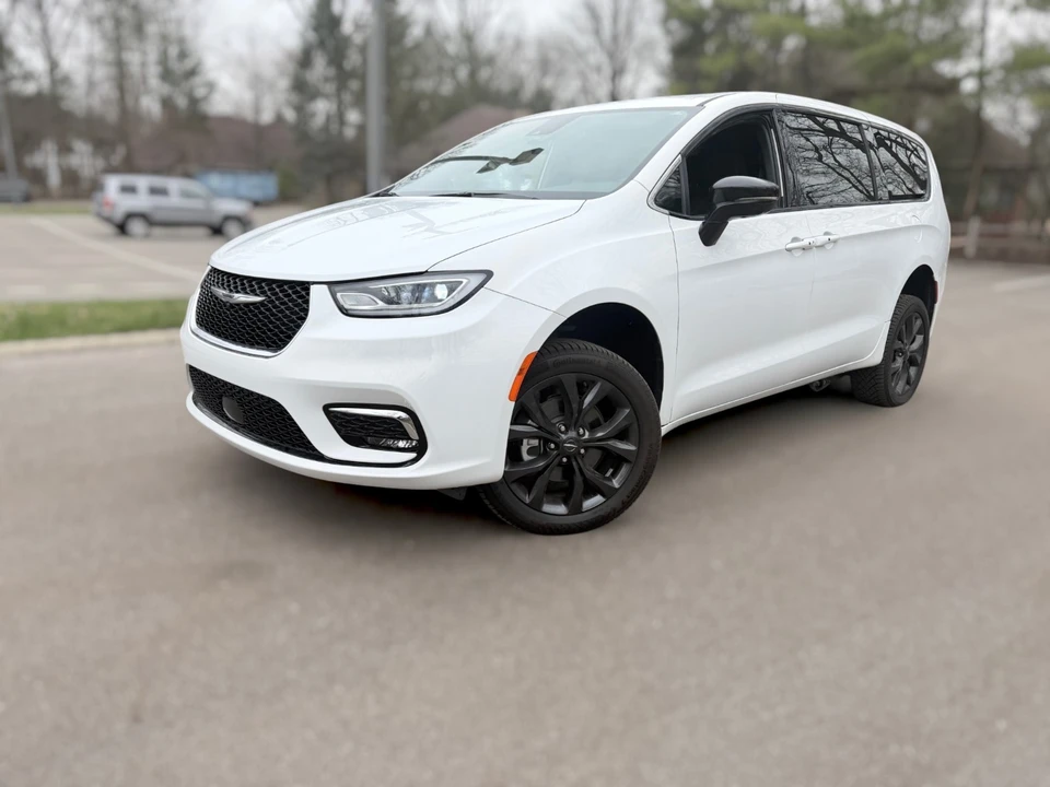 2024 Chrysler - Image 2 of 21