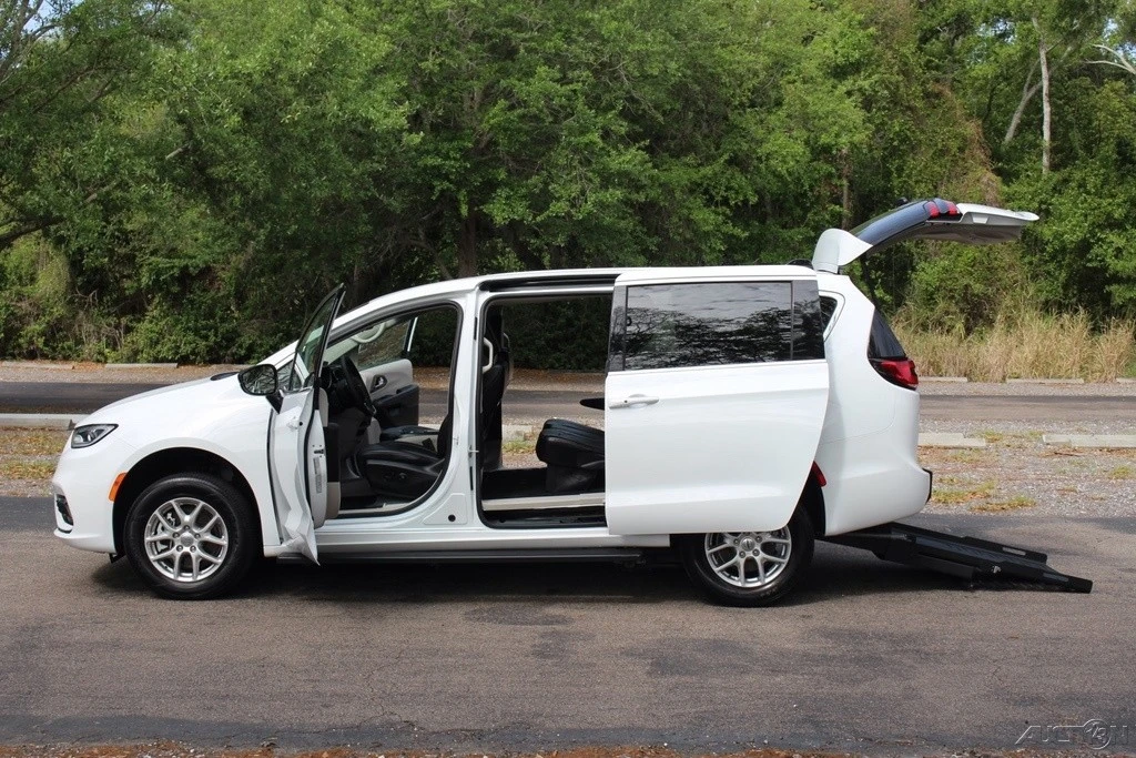 2024 Chrysler - Image 4 of 21