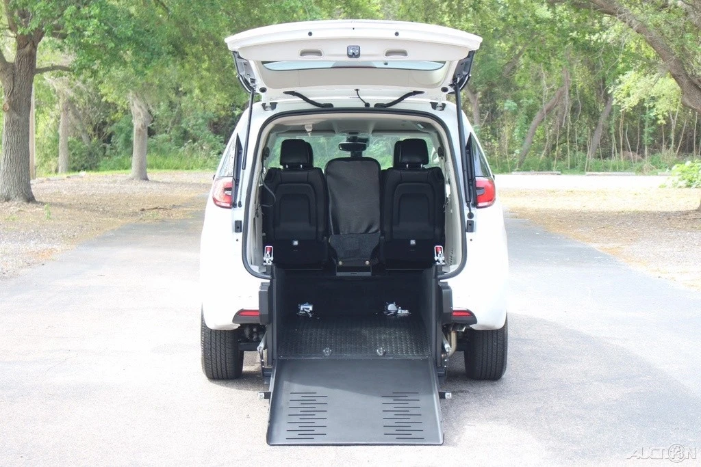 2024 Chrysler - Image 2 of 21