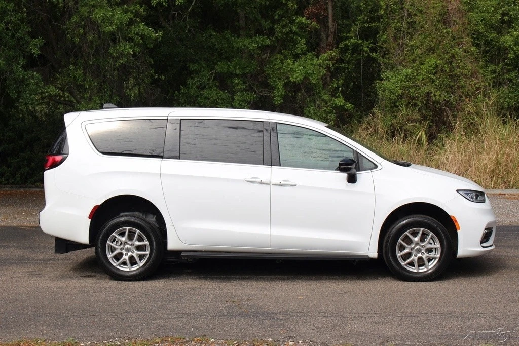 2024 Chrysler - Image 16 of 21