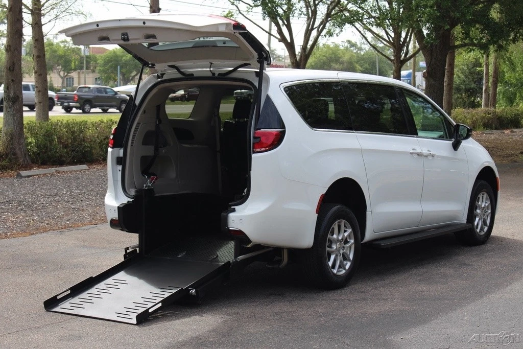 2024 Chrysler - Image 3 of 21
