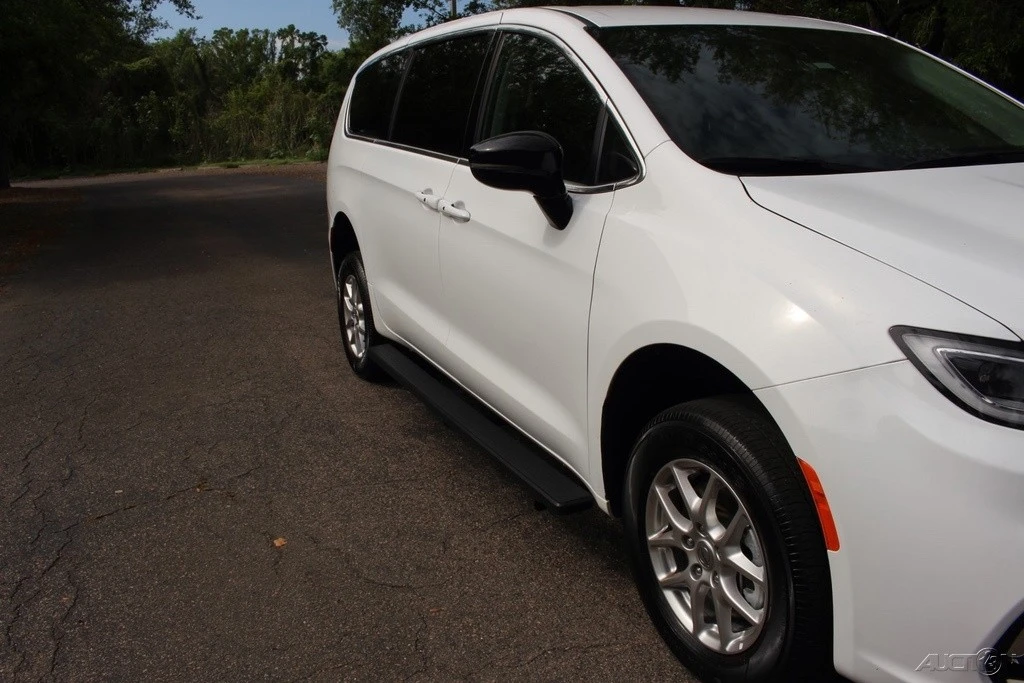 2024 Chrysler - Image 17 of 21
