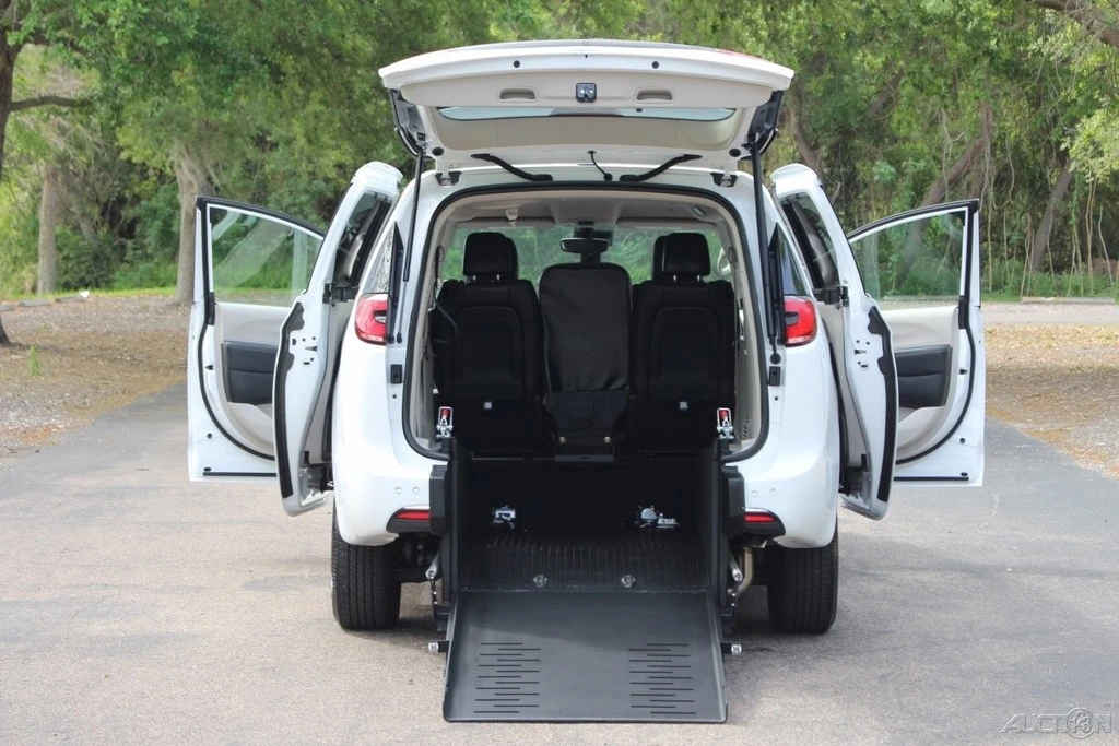 2024 Chrysler - Image 6 of 21