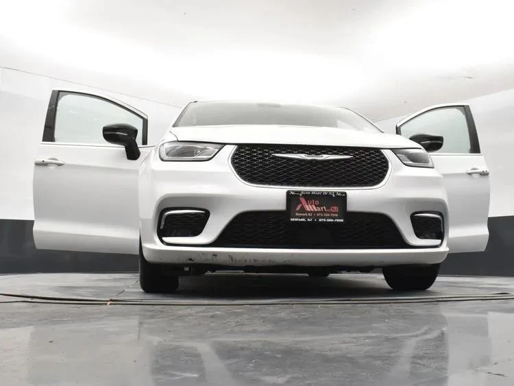 2024 Chrysler - Image 11 of 12