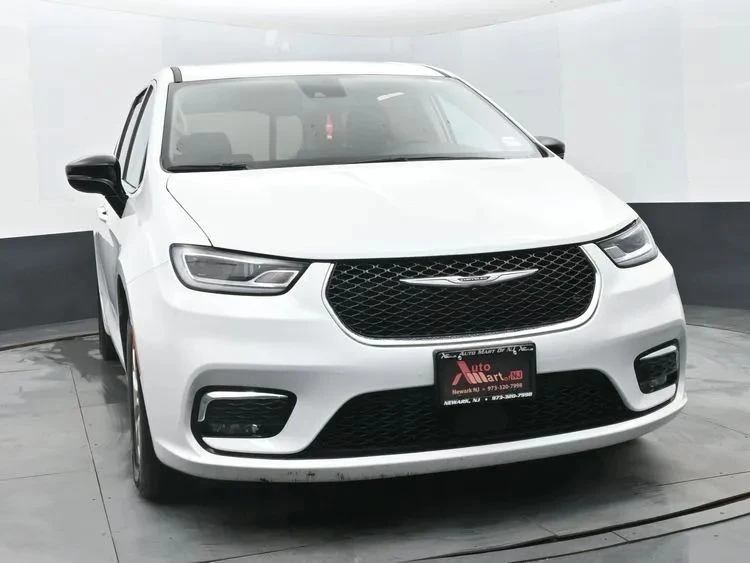 2024 Chrysler - Image 3 of 12