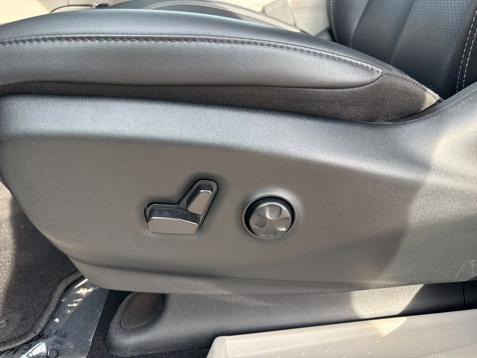 2024 Chrysler - Image 10 of 21