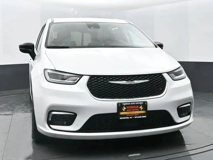 2024 Chrysler - Image 3 of 12