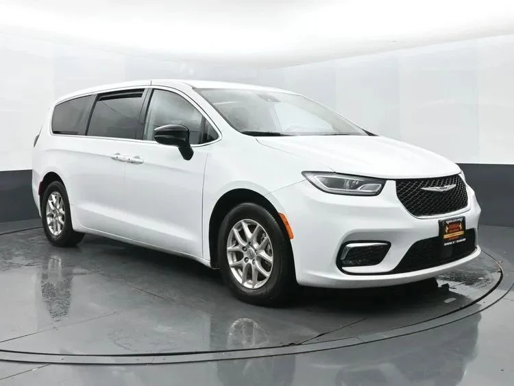 2024 Chrysler - Image 2 of 12
