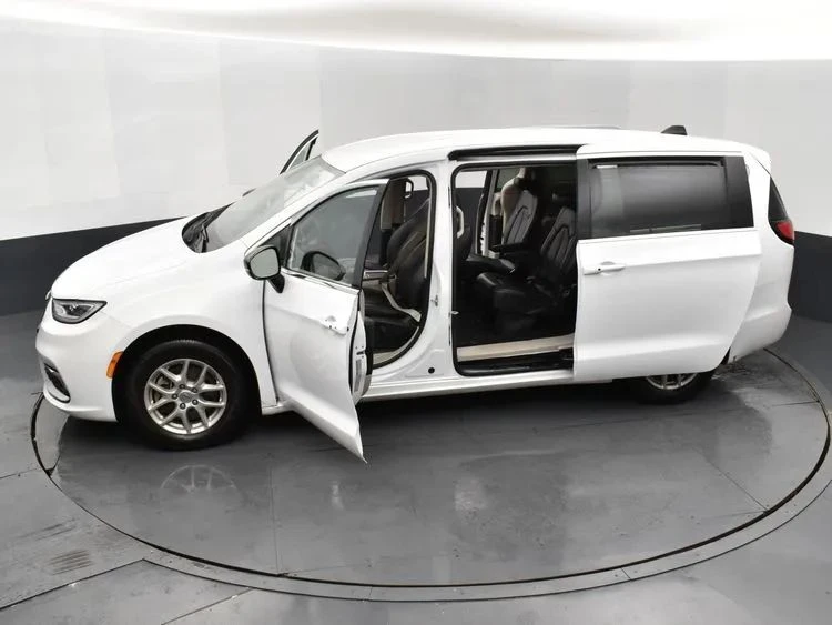2024 Chrysler - Image 7 of 12