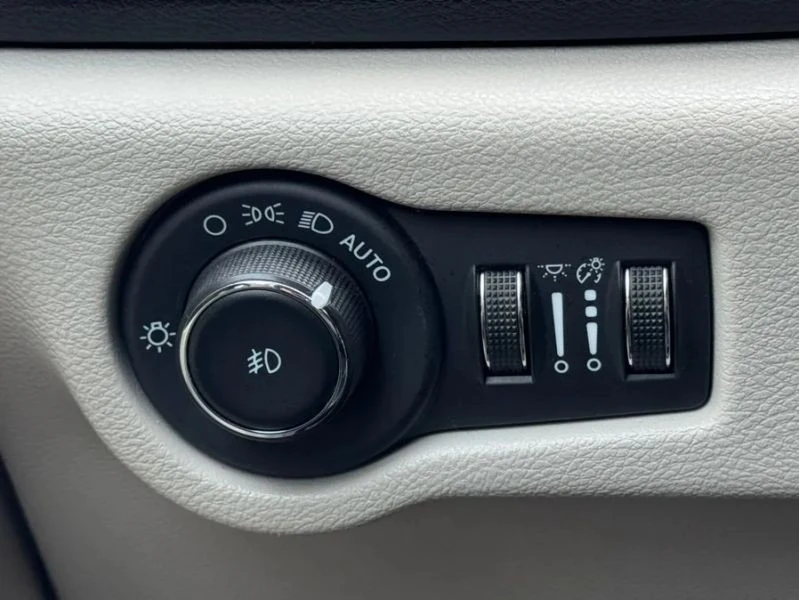 2024 Chrysler - Image 8 of 12
