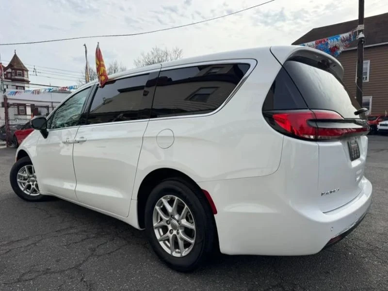 2024 Chrysler - Image 3 of 12