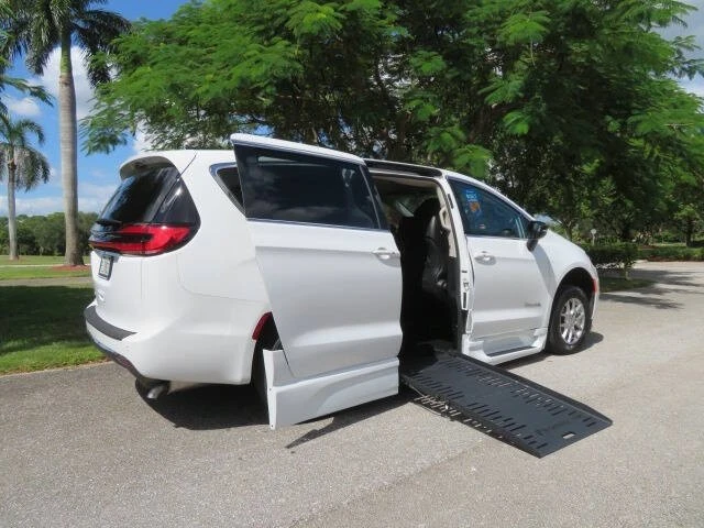 2024 Chrysler - Image 7 of 21