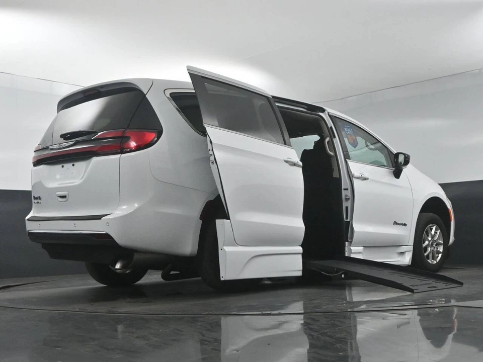 2024 Chrysler - Image 12 of 21